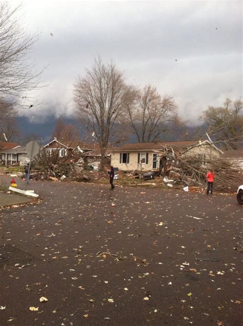 Massive Photo Gallery Tornadoes Rip Through Illinois Update 920pm