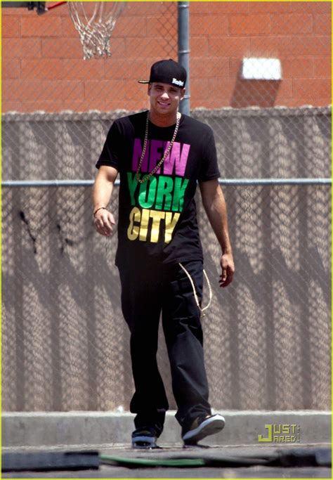 Lea Michele Glee Cast All Wear NYC T Shirts Photo 2471497 Amber