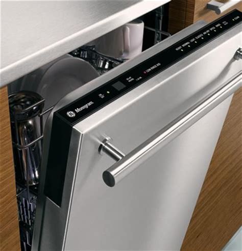 These appliances can also motivate you to think of creative new recipes to delight your loved one. Offers a stainless steel door and slim tubular handle ...