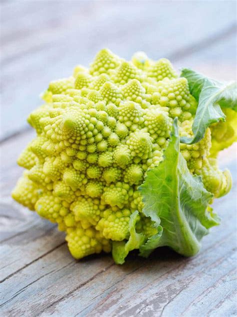 Theres A Fibonacci Fractal In This Remarkable Romanesco Broccoli