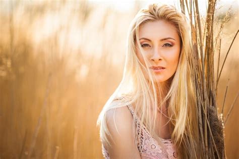 Premium Photo Portrait Of Young Beautiful Blonde Smiling Woman In