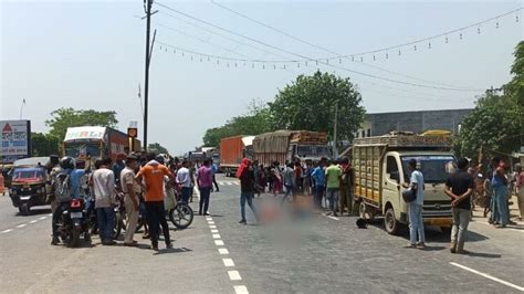 Mother And Daughter Crushed To Death By Truck In Muzaffarpur The Bike