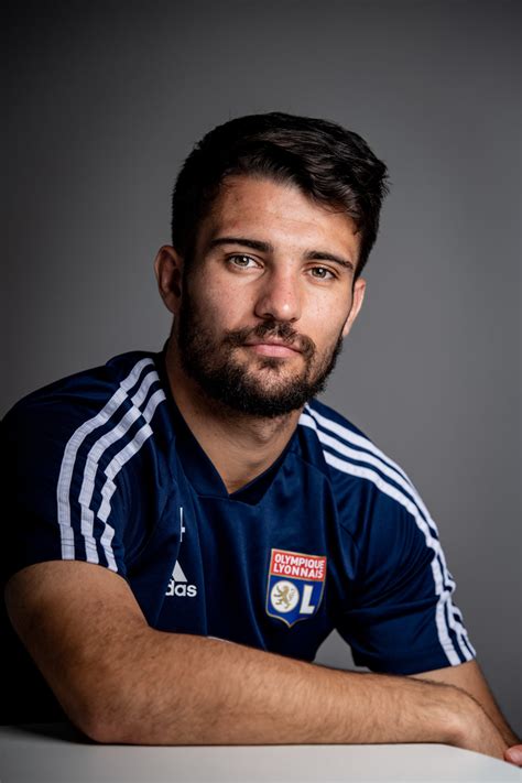 You may hesitate to take risks in the unknown. Léo Dubois : "Avant d'être un footballeur, je suis un être ...