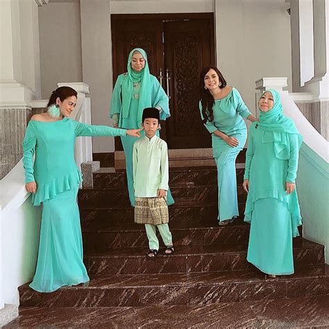 Jom tonton video ini sehingga habis. 16+ Inspirasi Penting Baju Raya Artis Malaysia