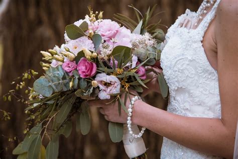 Tossing The Wedding Bouquet Wedding Traditions Fabulous Functions