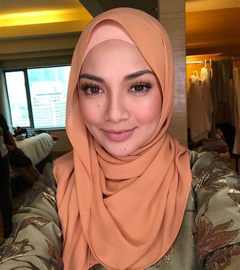 Pin On Neelofa Outfit Choices