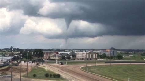 Iowa Tornadoes Hit Unexpectedly Causing Damage And Injuries Wsvn