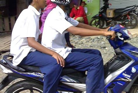 Berbagai ragam krisis akhlak dan moral kini terus menular, merebak dan mewabak dalam masyarakat kita khasnya di kalangan remaja. Masalah sosial di sekolah bandar lagi teruk - Bukit Aman ...