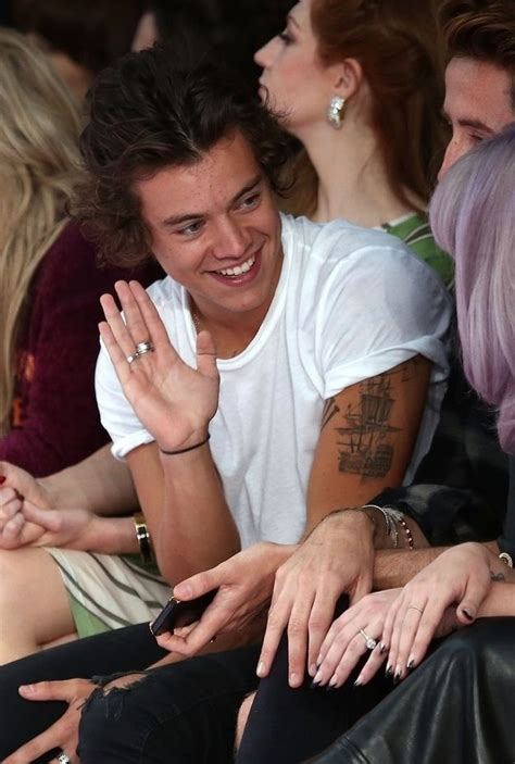 23 Very Important Things Harry Styles Did At London Fashion Week I Love One Direction Harry