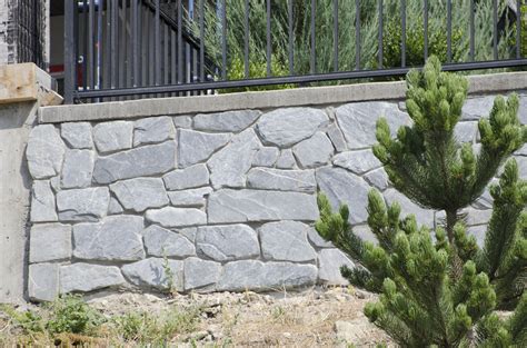 Landscape Retaining Wall with Stone Veneer