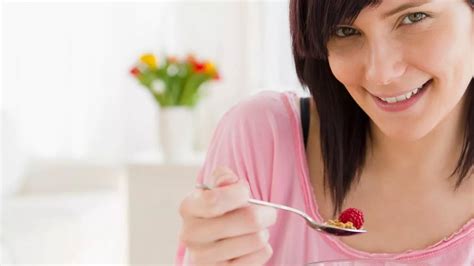Nutritionist Explains Simple Ways To Get More Fibre Into Your Diet And