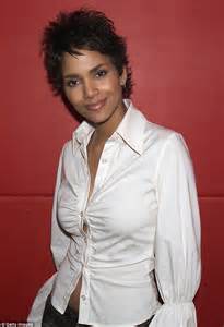 Halle Berry 48 Shows Off Her Line Free Complexion On Set Of