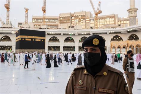 Photos Meet The Female Saudi Officers Guarding The Grand Mosque In