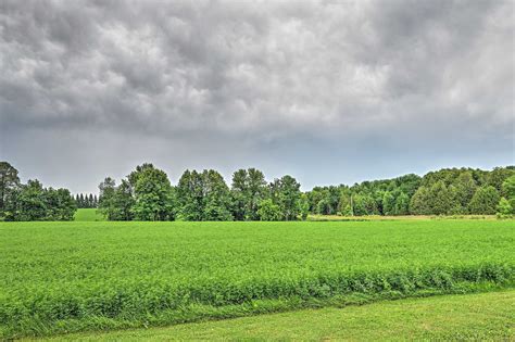 Remodeled Cecil Farmhouse, Near Shawano Lake! - Home Rental in Cecil