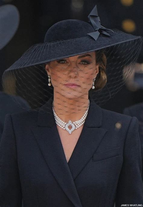 Princess Of Wales Wears The Queens Pearl Jewellery As She Says Goodbye