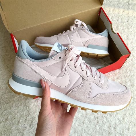 The Nike Internationalist Womens Shoe In Barely Rose Makes A Modern