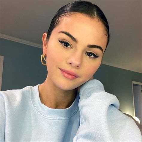 Contact selena gomez on messenger. Selena Gomez, 28, Reveals She Just Voted for the First ...