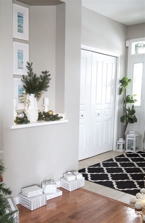 Christmas Entryway To Hallway Decor Ideas With Garland Vase Of