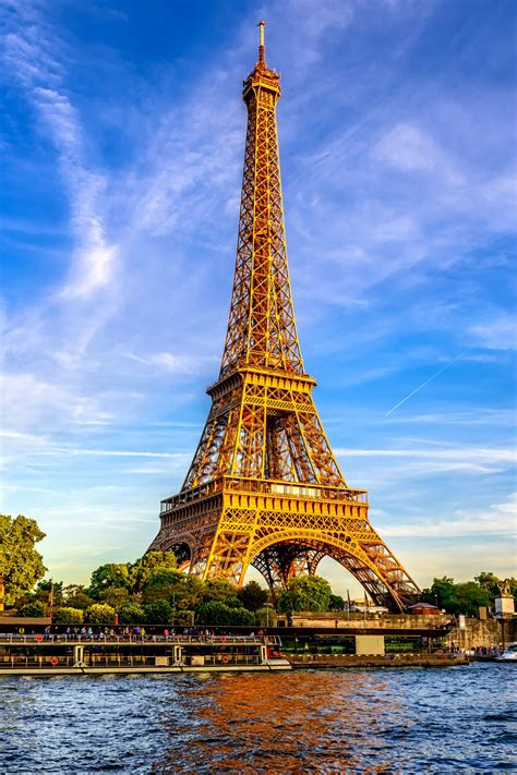 12 Eiffel Tower Virtual Background Info
