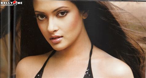 Bollywood News Bollywood Gossips Bollywood Hot Actresses Riya Sen Sizzles In Bikini On
