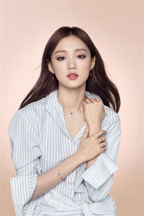 Lee sung kyung goes from elegant to funky in a new photo shoot for bnt world. Lee Sung Kyung - Lovcat (S/S '16) - Korean photoshoots