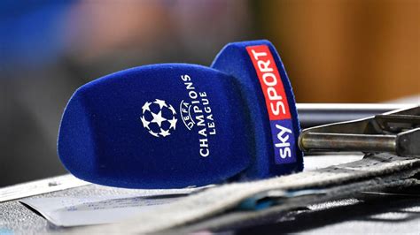 Can you name the teams that have qualified for the 2021/22 uefa champions league group stage? Champions League 2021/22: Sky verliert Übertragungsrechte ...