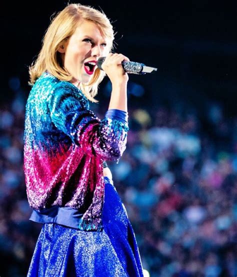 Taylor Swift Singing Welcome To New York At The 1989 Tour Taylor