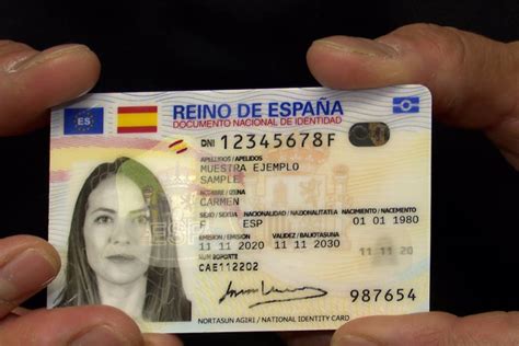 Más de extranjeros residentes en España adquirieron la nacionalidad española en un