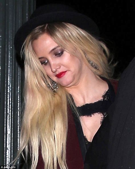 Ashlee Simpson Overdoes Make Up As She Enters Hollywood Hotspot With