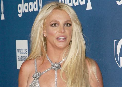 Britney Spears Pulled Over And Ticketed For No License And No Insurance Details Perez Hilton