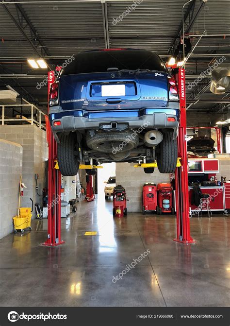 Vehicles Car Repair Shop Lifting Platform Repair Cars Garage Auto