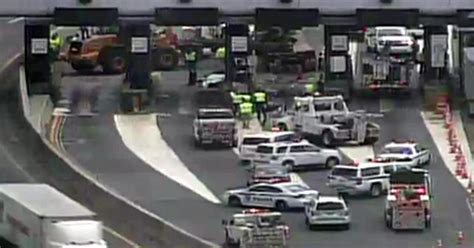 Tractor Trailer Crashes Into George Washington Bridge Toll Booth Cbs