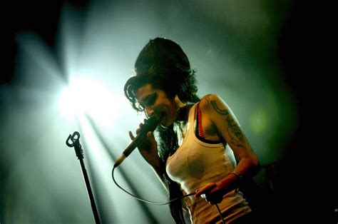 Inside Amy Winehouses Downward Spiral And Tragic Death Bouncingbelly