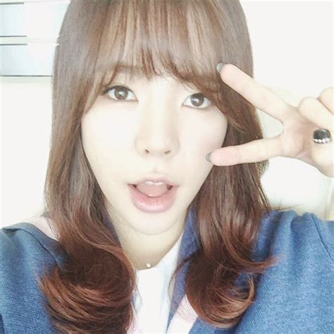 Snsd Sunny Greets Fans With Her Cute Selca Picture Wonderful Generation