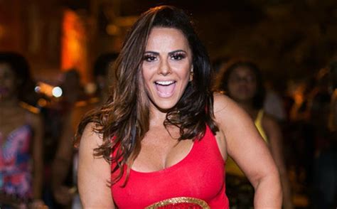 Viviane araújo se vestiu de palhacinha para participar do ensaio do salgueiro, no rio de janeiro, na noite de ontem. Viviane Araújo será coroada hoje Rainha de Bateria da ...
