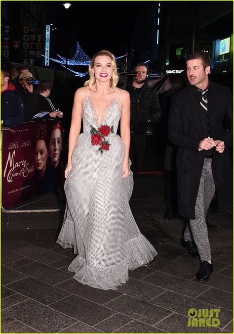Photo Margot Robbie Saoirse Ronan Mary Queen Of Scots Premiere 22 Photo 4196488 Just Jared