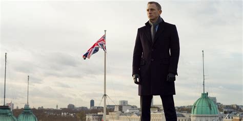 007 Daniel Craigs Coolest James Bond Outfits And Why You Should Rock Them