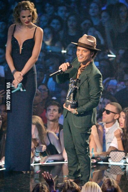 Bruno Mars Standing Next To Taylor Swift Will Make Your Day 9gag