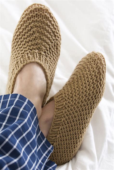 They make the perfect gift for teachers, new moms, a friend who is sick and anyone else you want to wrap up in a little bit of love. Easy Slipper Knitting Patterns | In the Loop Knitting