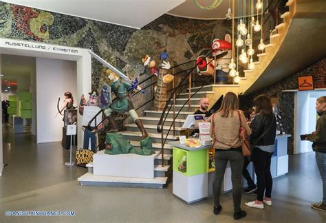 Nuestro juego de ajedrez online también incluye una base de datos de aperturas creada analizando 145.000 partidas de torneos internacionales. Alemania: Museo de Juegos de Computadora de Berlín ...