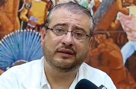 Sancho en una escena de al salir de clase y en la. Líder cívico propone poner otra fecha a las elecciones ...