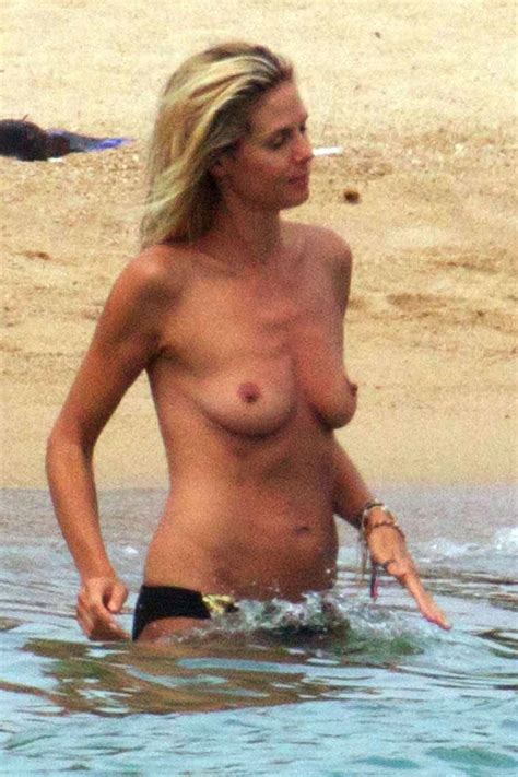 Descalzas Y Famosas Heidi Klum Feet And Topless Desnuda Y Descalza
