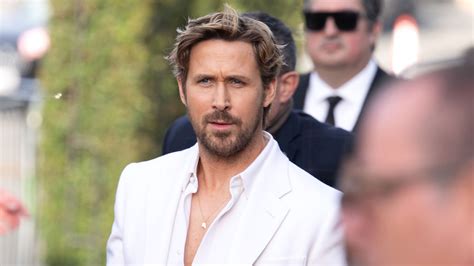 Ryan Gosling Ha Ido A Los Critics Choice Awards Vestido De “ken Muñeco De Tarta De Novios” Y