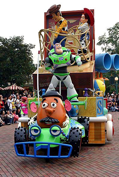 Toy Story Characters In The Parade Disneyland Parade Disney Parade