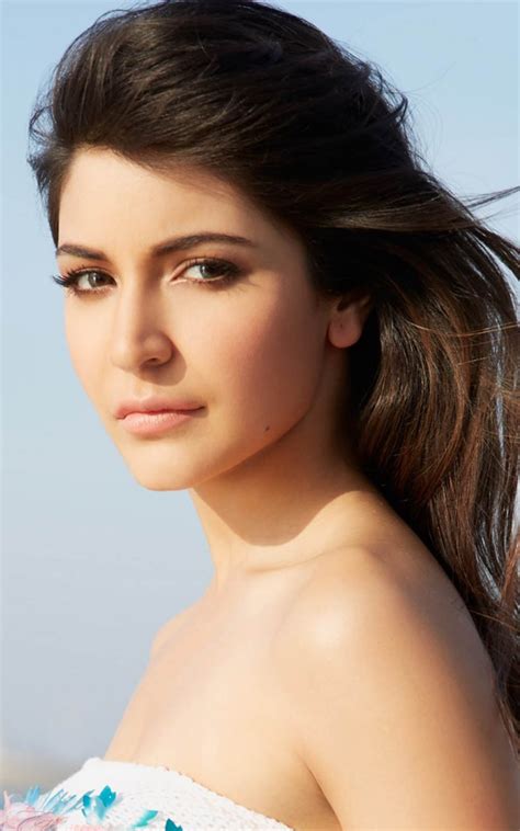 Her height is 5 feet. Anushka Sharma Height, Weight, Age, Stats, Wiki and More