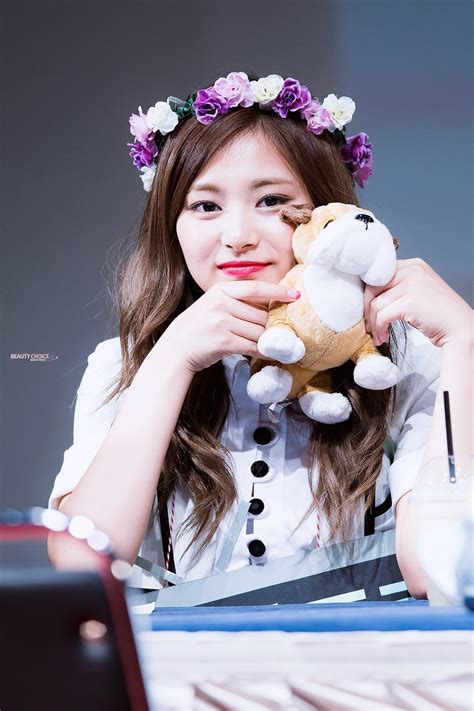 See more ideas about kpop girls, asian girl, asian beauty. Twice Tzuyu Chou in a cute flower crown | Flower crown ...
