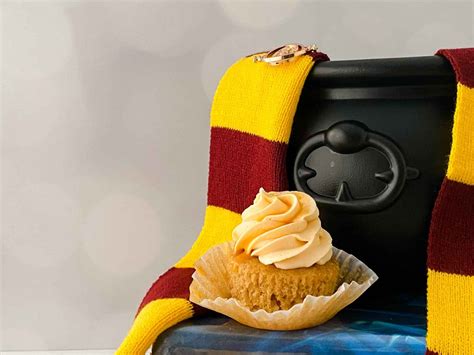 The Best Butterbeer Harry Potter Cupcakes