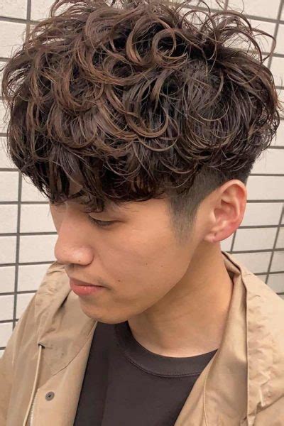 Rambut gondrong ikal pengen model two block | korean hairstyle. Ganteng Maksimal, 10 Gaya Rambut Two Blocks ala Cowok Korea
