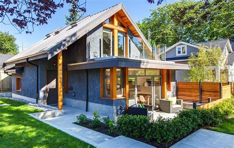 The coach house bath daire moda müzesi'den kısa mesafede yer almaktadır. Coach Houses | District of West Vancouver