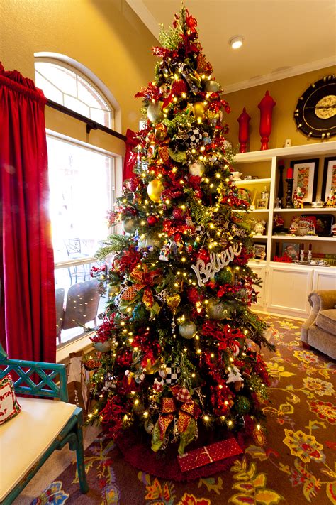 Families decorate their homes and christmas trees and often put candles in each window to show that jesus christ is the light of the world. Oh Christmas Tree… Oh Christmas Tree….. | Show Me Decorating